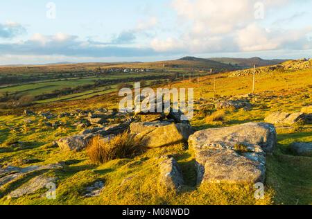 Caradon Hill à l'ensemble de la lande le village de larbins Banque D'Images