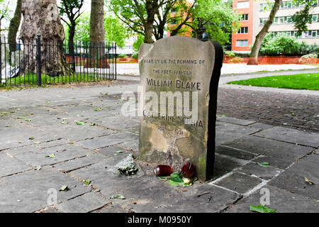 William Blake dans la pierre tombale de Bunhill Fields, un cimetière 13, à Islington, au nord de Londres, UK Banque D'Images