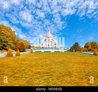 Basilique du Sacré-Cœur à Montmartre, Paris, France, au début de l'automne Banque D'Images