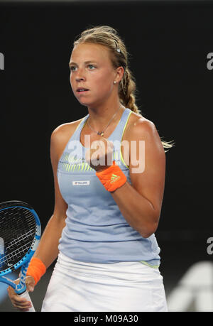 Melbourne, Australie. 19 Jan, 2018. Anet Kontaveit d'Estonie célèbre au cours de la troisième série de match contre Jelena Ostapenko de Lettonie à l'Open d'Australie 2018 à Melbourne, Australie, le 19 janvier 2018. Credit : Bai Xuefei/Xinhua/Alamy Live News Banque D'Images