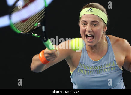 Melbourne, Australie. 19 Jan, 2018. Jelena Ostapenko de Lettonie renvoie une tourné au cours de la troisième série de match contre Anet Kontaveit d'Estonie à l'Open d'Australie 2018 à Melbourne, Australie, le 19 janvier 2018. Credit : Bai Xuefei/Xinhua/Alamy Live News Banque D'Images