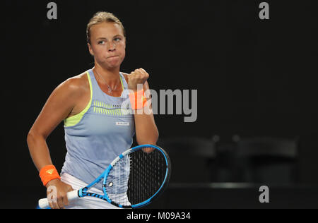 Melbourne, Australie. 19 Jan, 2018. Anet Kontaveit d'Estonie célèbre au cours de la troisième série de match contre Jelena Ostapenko de Lettonie à l'Open d'Australie 2018 à Melbourne, Australie, le 19 janvier 2018. Credit : Bai Xuefei/Xinhua/Alamy Live News Banque D'Images