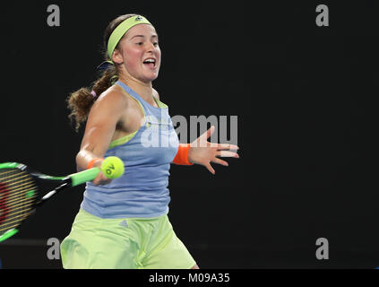 Melbourne, Australie. 19 Jan, 2018. Jelena Ostapenko de Lettonie renvoie une tourné au cours de la troisième série de match contre Anet Kontaveit d'Estonie à l'Open d'Australie 2018 à Melbourne, Australie, le 19 janvier 2018. Credit : Bai Xuefei/Xinhua/Alamy Live News Banque D'Images