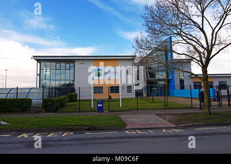 Liverpool, Royaume-Uni. 19 Jan, 2018. Parklands High School de Speke Liverpool est coûte cher aux contribuables £4.3m chaque année l'équivalent de 12 000 € par jour. Fermé en 2014 à seulement 10 ans après son ouverture en vertu d'un £100 millions de Private Finance Initiative (PFI). L'école venait de 172 élèves sur un total possible de 900 lorsqu'il a fermé en 2014. L'école avait été placé dans des mesures spéciales par le chien de garde du gouvernement de l'année de l'Ofsted avant sa fermeture vers le bas. Credit : Ken biggs/Alamy Live News Banque D'Images