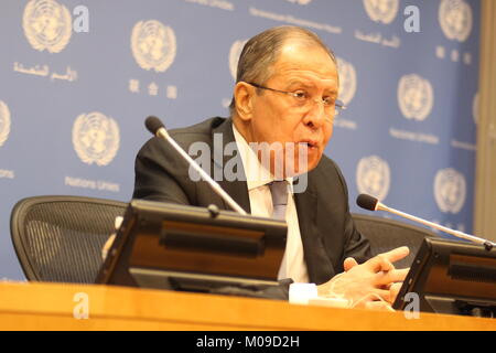 Nations Unies, New York, USA. 19 Jan, 2018. Sergueï Lavrov, le Ministre russe des Affaires étrangères, a informé la presse à l'ONU. Credit : Matthew Russell Lee/Alamy Live News Banque D'Images