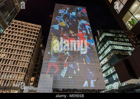 Londres, Royaume-Uni. 19 janvier, 2018. ASALTO LONDRES Daniel Canogar sur Westminster City Hall - Londres Lumiere est un festival qui se déroule sur 4 soirées, du jeudi 18 au dimanche 21 janvier 2018. Il met en valeur l'architecture de la capitale et les rues, avec plus de 50 œuvres créées par des artistes britanniques et internationaux. Le festival de plein air retourne à Londres pour la deuxième fois après le succès de la première édition en janvier 2016, qui a attiré environ 1,3 millions de visites. Crédit : Guy Bell/Alamy Live News Banque D'Images