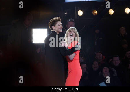 Manchester, UK. 19 Jan, 2018. Emma Willis et Rachel Johnson pendant la double expulsion nuit à la CBB. Crédit : Laura De Meo/Alamy Live News Banque D'Images