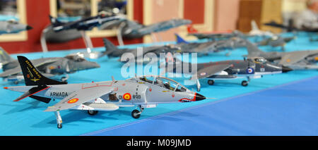 Londres, Royaume-Uni. 19 Jan, 2018. Les maquettes des avions Harrier Jump sur l'affichage à l'exposition de Londres l'ingénierie des modèles, Alexandra Palace, Londres. L'exposition de Londres l'ingénierie des modèles est maintenant dans sa 22e année, et attire environ 14 000 visiteurs. Le salon offre une vitrine à l'ensemble de la modélisation de l'ingénierie des modèles traditionnels, les locomotives à vapeur et les moteurs de traction jusqu'à la plus gadgets modernes et les garçons jouets comprenant les camions, bateaux, avions et hélicoptères. Crédit : Michael Preston/Alamy Live News Banque D'Images