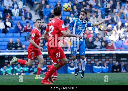 Cornella de Llobregat, Espagne. 18 janvier, 2018. Stade RCDE, Cornella de Llobregat, Barcelone, Espagne. Oscar Melendo lancer la balle pendant le match de la Liga le 20e round entre le RCD Espanyol v FC Séville à RCDE Stadium le 21 janvier 2018 dans Carmella del Llobregat, Barcelone, Espagne. Photo : G. Loinaz/Alamy Live News Banque D'Images