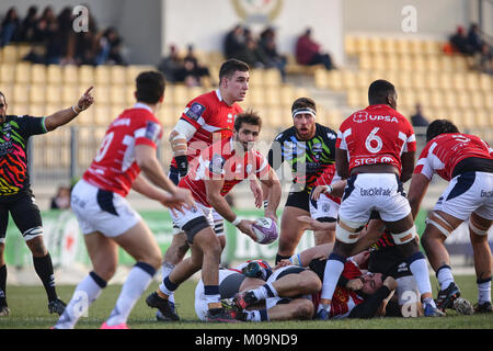 Parme, Italie. 20 Jan, 2018. Demi de mêlée d'Agen Paul Abadie passe le ballon dans le match contre l'incident enregistrées en Zèbre Challenge Cup 2017/18. Credit : Massimiliano Carnabuci/Alamy Live News Banque D'Images