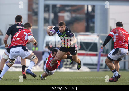 Parme, Italie. 20 Jan, 2018. Le capitaine du zèbre Tommaso Castello vole après un plaquage dans le match contre Agen en Challenge Cup 2017/18 incident enregistrées. Credit : Massimiliano Carnabuci/Alamy Live News Banque D'Images