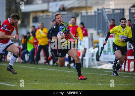 Parme, Italie. 20 Jan, 2018. Zebre's centre Giulio Bisegni porte le ballon dans le match contre Agen en Challenge Cup 2017/18 incident enregistrées. Credit : Massimiliano Carnabuci/Alamy Live News Banque D'Images
