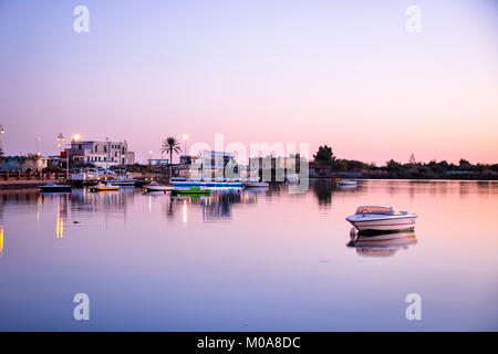 Le lac de Misène, Pozzuoli, au coucher du soleil Banque D'Images