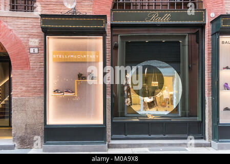 La designer Stella McCartney boutique et vitrine dans Bologne Italie Banque D'Images