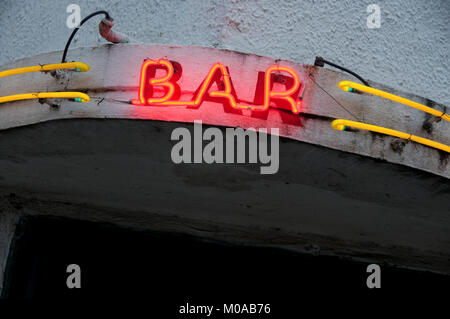 Signe au néon Bar Banque D'Images