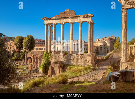 Forum romain, également connu sous le nom de Forum de César, à Rome, Italie, tôt le matin Banque D'Images