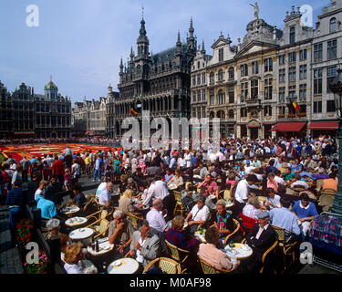 Café en plein air dans la Grand Place, Bruxelles, Belgique. Banque D'Images