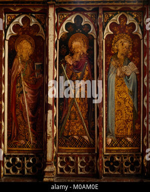 Trois des 12 apôtres peintes sur les panneaux centraux de la fin C 15ème jubé dans Ranworth Église, Norfolk : L-R St Jacques le Majeur, Saint Andrew & Saint Pierre Banque D'Images