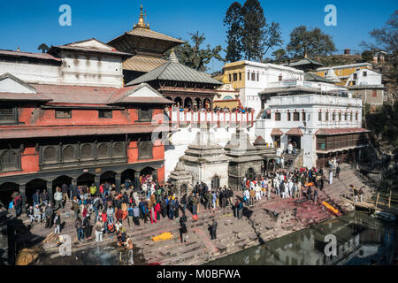 Temple de Pashupatinath et la rivière Bagmati à Katmandou, Népal Banque D'Images