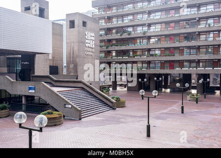 Londres, UK - janvier 2018. Le Barbican Centre à Londres, UK.La Barbacane, avec son architecture brutaliste reconnaissable est l'un des grands événements culturels c Banque D'Images