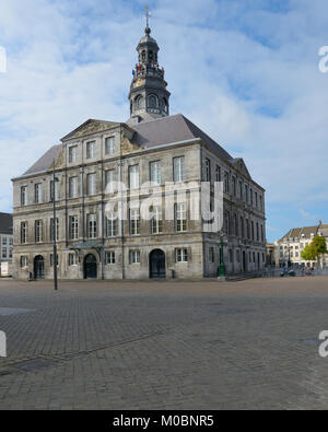 Maastricht, Pays-Bas - 8 septembre 2013 : Hôtel de Ville sur la place du marché. Le bâtiment a été érigé au 17ème siècle par Pieter Post Banque D'Images