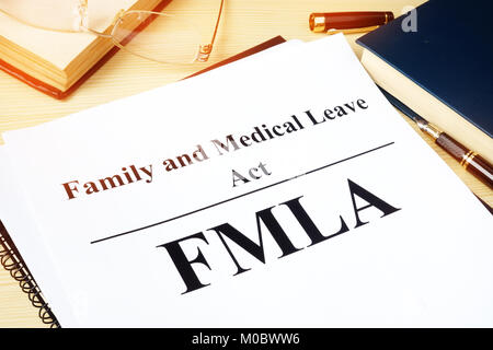 FMLA Family and Medical Leave Act sur un bureau. Banque D'Images
