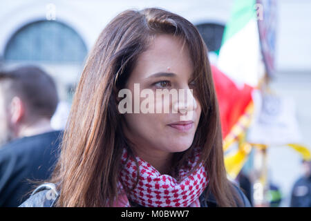 Roma, Italie. 20 Jan, 2018. La "Marche des femmes" pour les droits civils et les droits des femmes sur la Piazza Santi Apostoli, à Rome, pour le premier anniversaire de la "Marche des femmes" du 21 janvier 2017, contre le président des États-Unis Donald Trump. La marche est organisée par les Américains qui vivent à Rome, voit l'actrice italienne Asia Argento parmi les organisateurs et les promoteurs, après l'affaire Weinstein qui l'a vue à l'avant-garde dans la lutte contre le harcèlement Crédit : Matteo Nardone/Pacific Press/Alamy Live News Banque D'Images