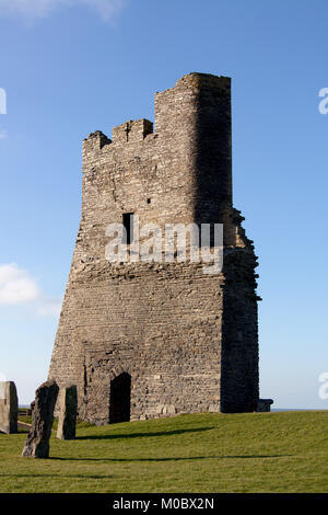 Ville d'Aberystwyth, Pays de Galles. Vue pittoresque de la liste de Grade 1, 13e siècle, ruiné des vestiges de Château d'Aberystwyth. Banque D'Images