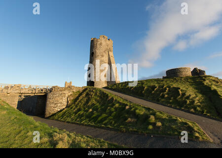 Ville d'Aberystwyth, Pays de Galles. Vue pittoresque de la liste de Grade 1, 13e siècle, ruiné des vestiges de Château d'Aberystwyth. Banque D'Images
