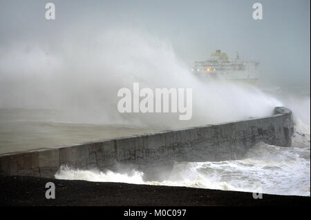 L'état de la mer comme congé ferry Newhaven, UK, pour Dieppe Banque D'Images