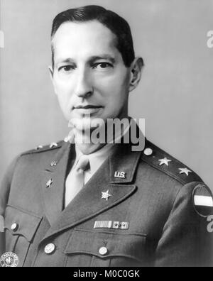 MARK W. CLARK (1896-1984) général de l'armée américaine en 1943 Banque D'Images