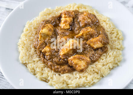 Pâtes avec sauce korma Banque D'Images