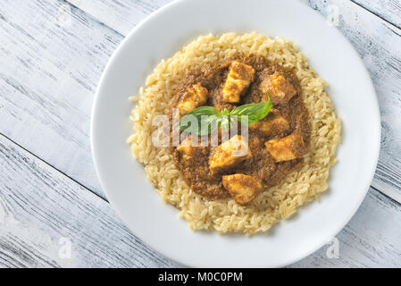 Pâtes avec sauce korma Banque D'Images