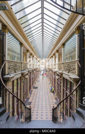 Passage Balthus, une galerie marchande à Autun, Saône-et-Loire, Bourgogne, France Banque D'Images