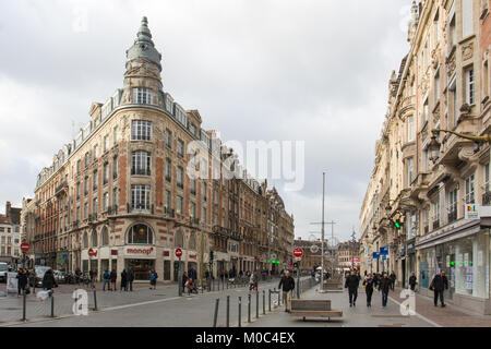 Bel immeuble ancien à l'angle de la Rue Faidherbe et de la Rue des Ponts de Comines à Lille, Flandres, France Banque D'Images