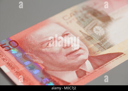 50 dollars canadiens sur fond gris Banque D'Images