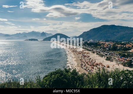 Vue sur Rio de Janeiro vu de Niterói, Brésil Banque D'Images