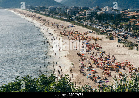 Vue sur Rio de Janeiro vu de Niterói, Brésil Banque D'Images