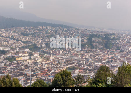 Vue sur la ville de El Panecillo, Quito, Équateur. Banque D'Images