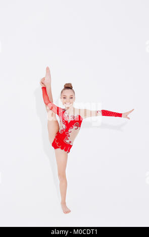 Gymnastic Girl in red dress. Banque D'Images