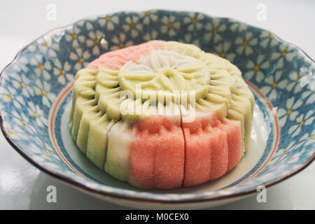 La peau de neige mooncake mangé pendant le festival chinois de la mi-automne Banque D'Images