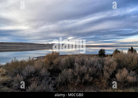 Nuages sur le lac Abert Banque D'Images