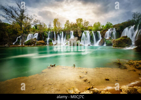 Une longue exposition de droit ou cascades Kravica de Bosnie-Herzégovine Banque D'Images