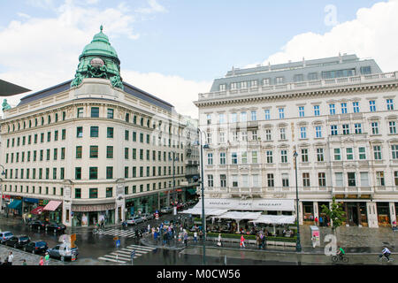 Avis sur l'hôtel Sacher, un célèbre hôtel cinq étoiles , et Generali bâtiment dans l'Innere Stadt 1er arrondissement de Vienne, Autriche Banque D'Images