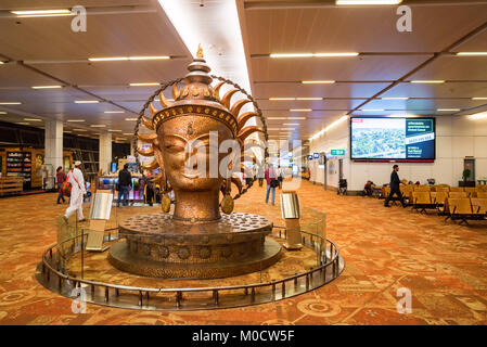 DELHI, INDE - CIRCA NOVEMBRE 2017 : Surya statue in airport Banque D'Images