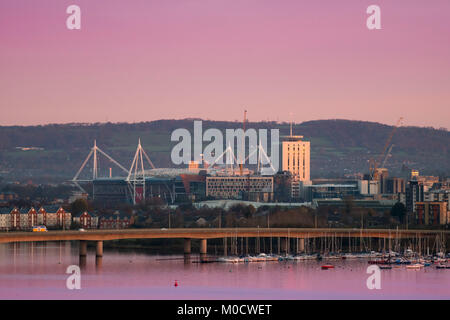 Une vue générale de la Cardiff, capitale du Pays de Galles, montrant la Principauté Stade stade Millennium Stadium de Cardiff, Pays de Galles, Royaume-Uni. Banque D'Images