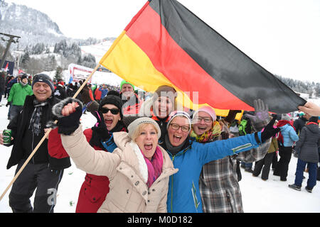 Kitzbuehel, Autriche. 20 Jan, 2018. Des fans allemands célèbrent après la victoire par le skieur alpin allemand Thomas sur la Streif Deimos Feeder 3m60 dans la région de Kitzbuehel, Autriche, 20 janvier 2018. Crédit : Felix Hörhager/dpa/Alamy Live News Banque D'Images