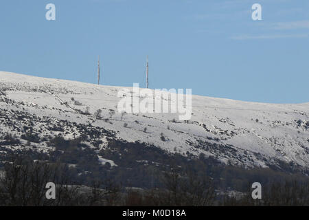 Divis Mountain, Belfast, Irlande du Nord,. 20 Jan, 2018. UK - une journée ensoleillée avec de la neige se trouvant sur les collines donnant sur Belfast. L'automne, les températures du jour au lendemain, avant d'augmenter de façon marquée au début de la semaine. Crédit : David Hunter/Alamy Live News Banque D'Images