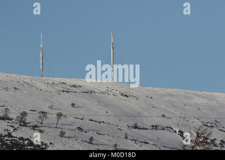 Divis Mountain, Belfast, Irlande du Nord,. 20 Jan, 2018. UK - une journée ensoleillée avec de la neige se trouvant sur les collines donnant sur Belfast. L'automne, les températures du jour au lendemain, avant d'augmenter de façon marquée au début de la semaine. Crédit : David Hunter/Alamy Live News Banque D'Images