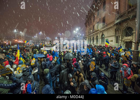 Bucarest, Roumanie - le 20 janvier 2018 : Milliers de protestation à travers le pays roumain à Bucarest contre la coalition et ses plans pour changer les règles de la Justice. Credit : Alberto Grosescu/Alamy Live News Banque D'Images